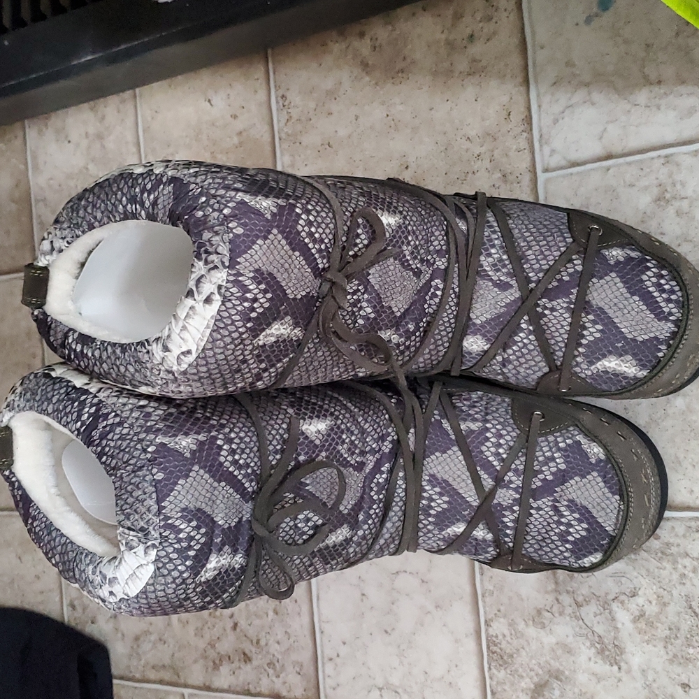 Bogner moon boots size 8